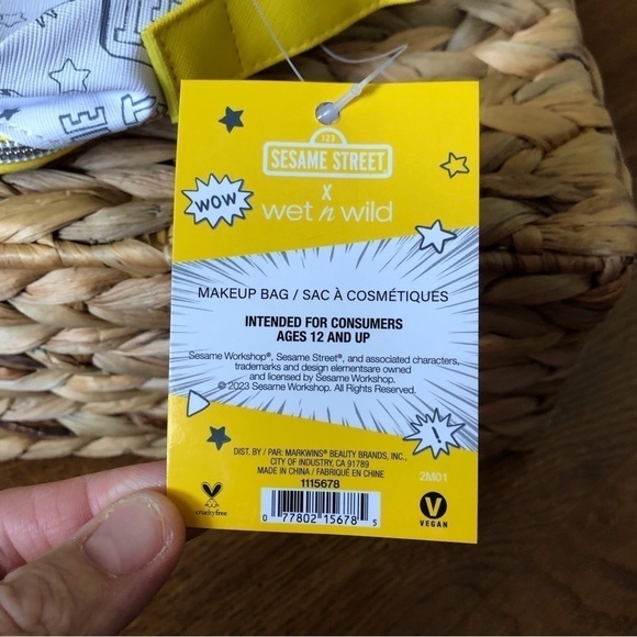 Wet n wild x Sesame Street limited edition zip around make up bag - Picture 5 of 5